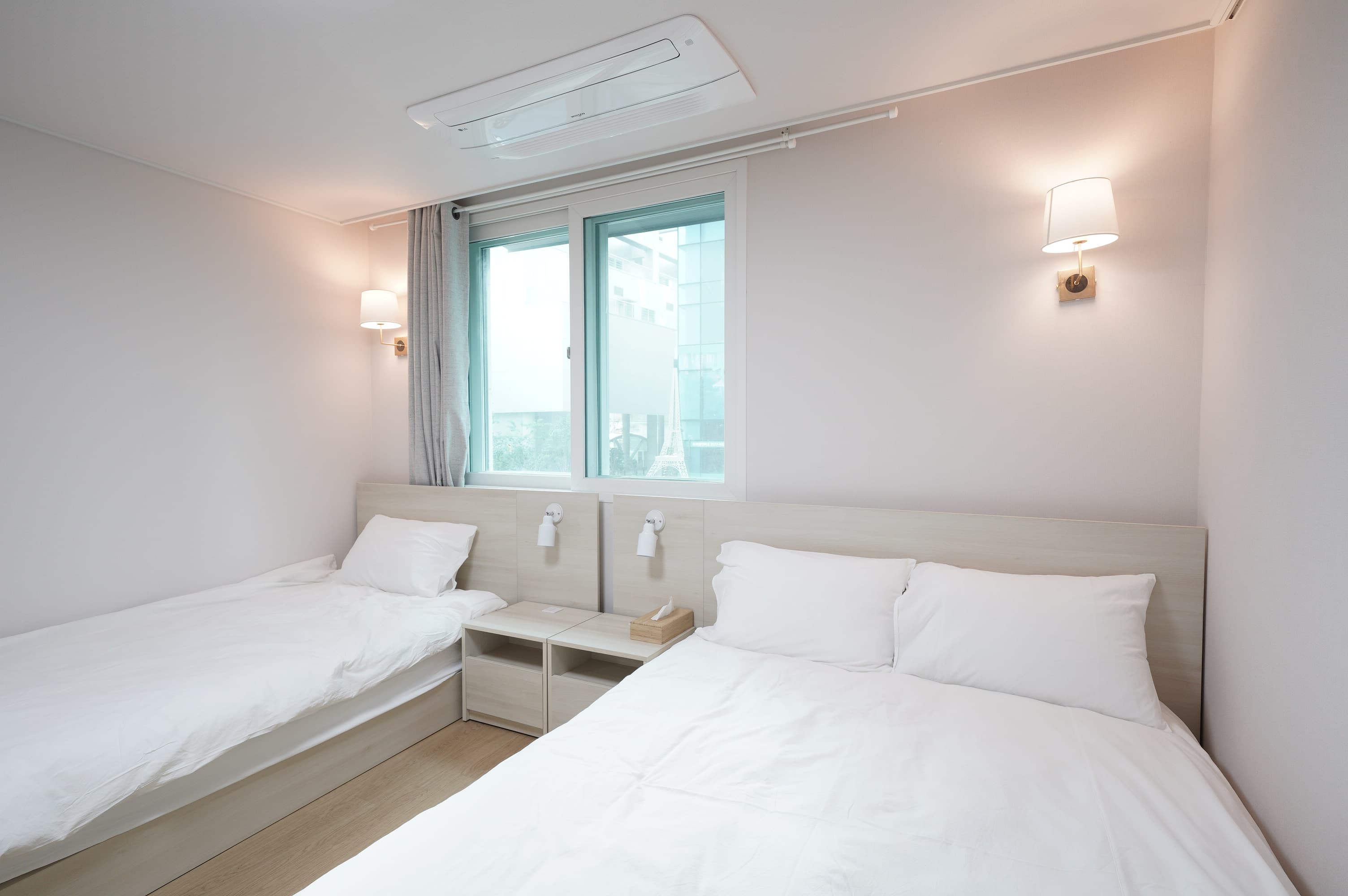 Private Rm/Ba with Balcony — Room 4·2 view 4