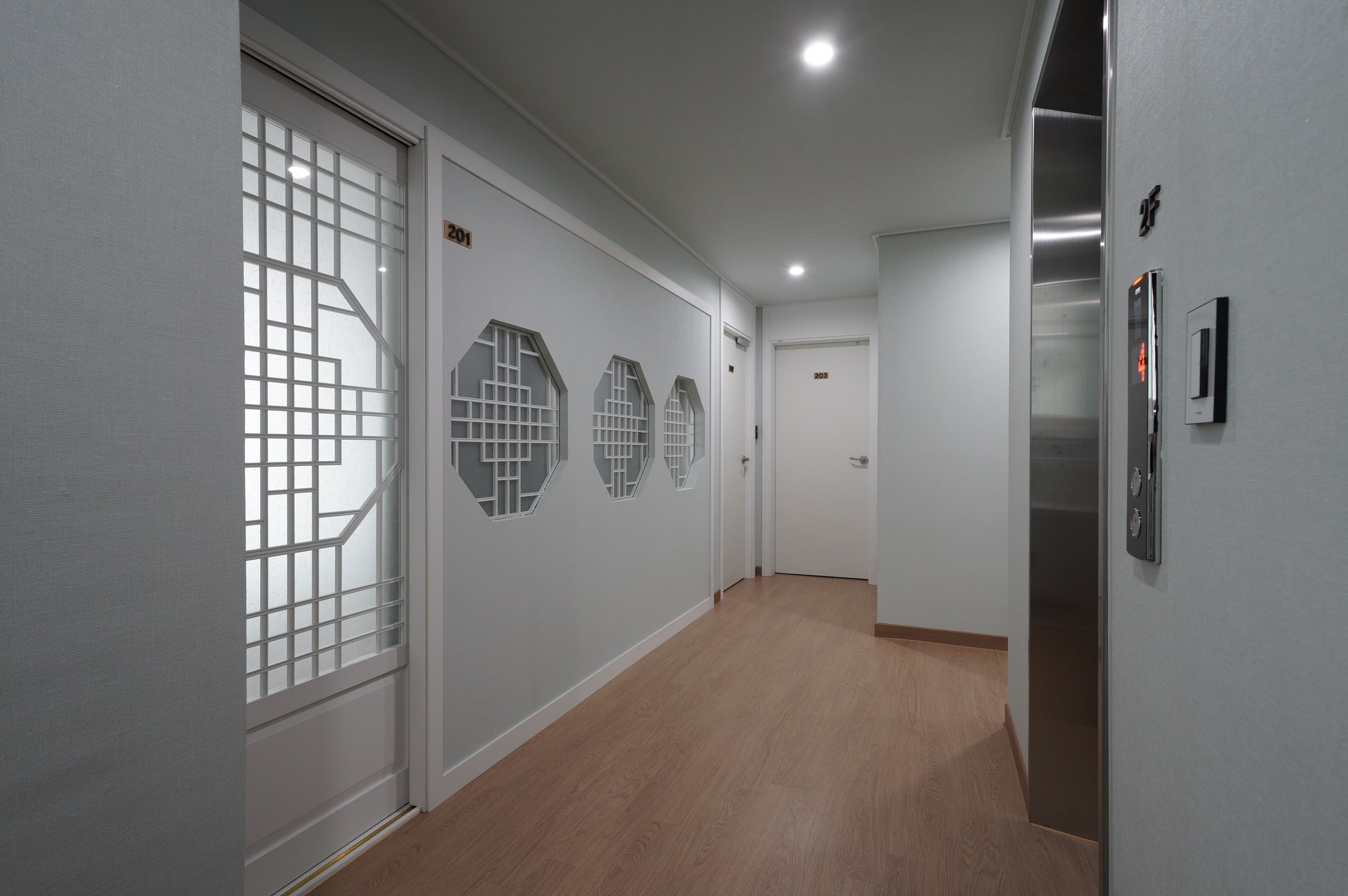 Hongik Univ. 1 min — Room 2·2 view 2